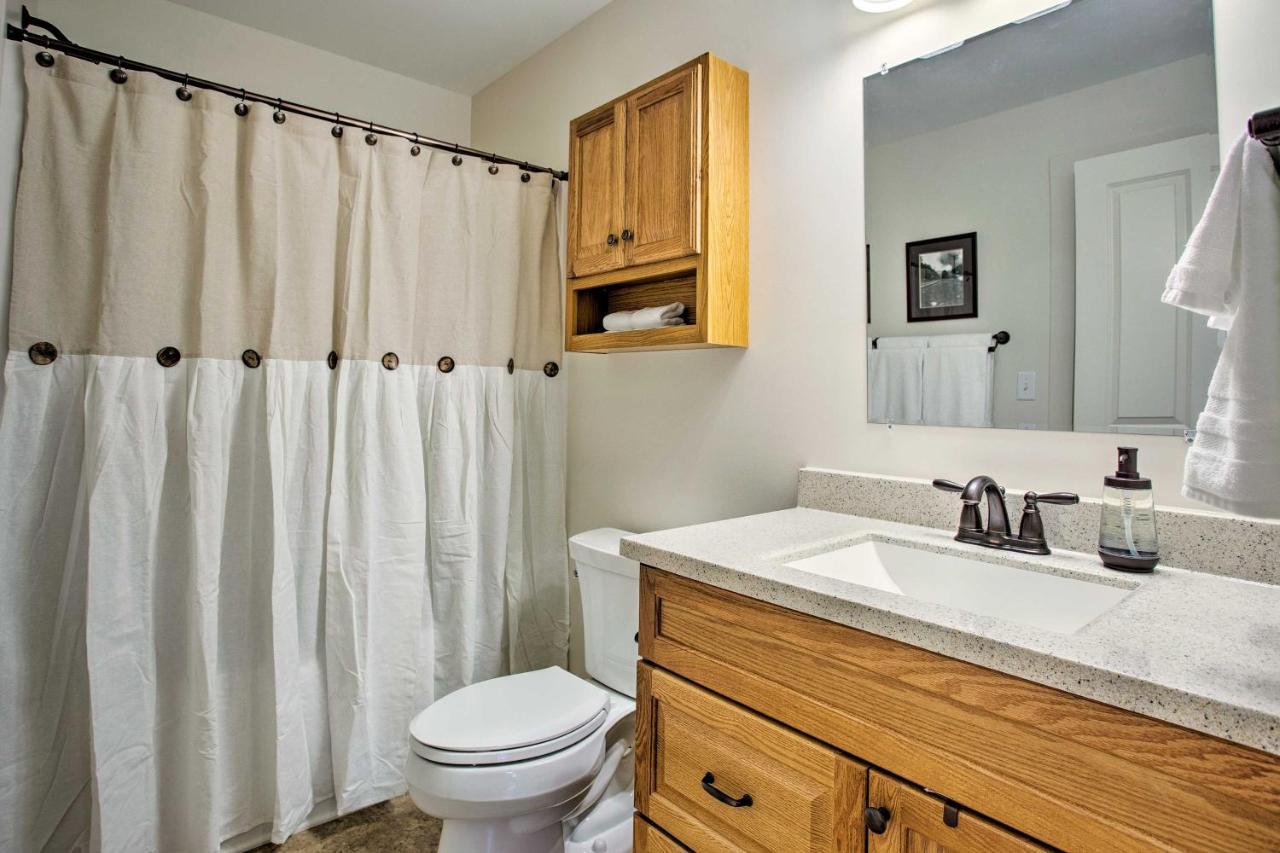 Newly Remodeled Apartment On Main Street In Saluda エクステリア 写真
