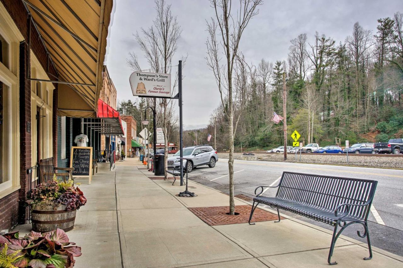 Newly Remodeled Apartment On Main Street In Saluda エクステリア 写真