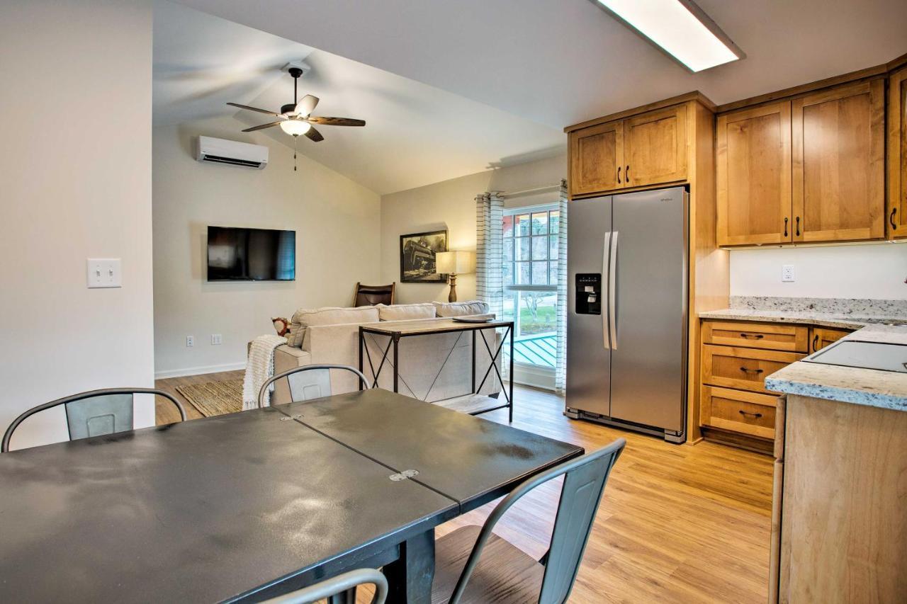 Newly Remodeled Apartment On Main Street In Saluda エクステリア 写真