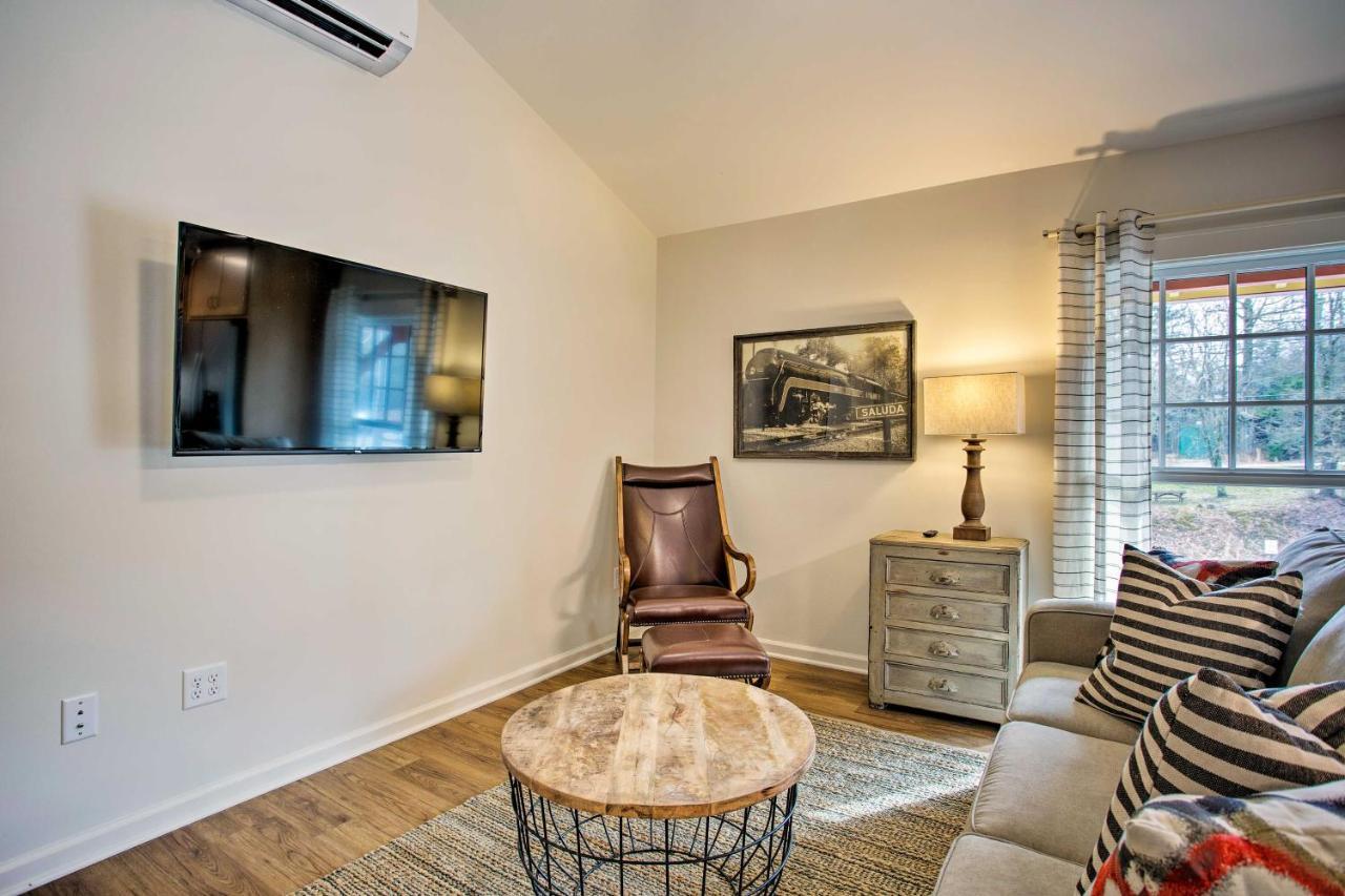 Newly Remodeled Apartment On Main Street In Saluda エクステリア 写真