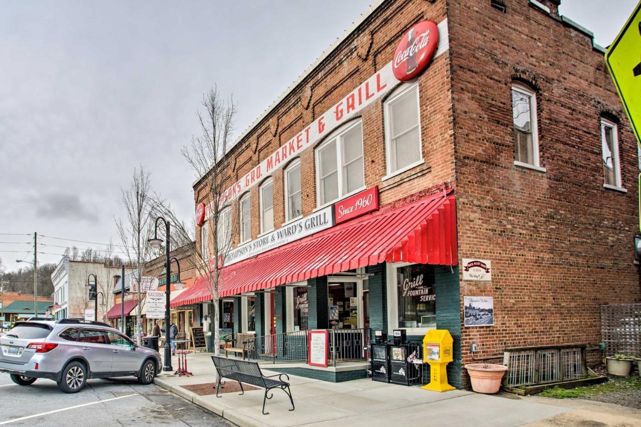 Newly Remodeled Apartment On Main Street In Saluda エクステリア 写真